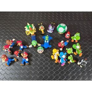 20+ Nintendo Super Mario Figurine Lot #B15
